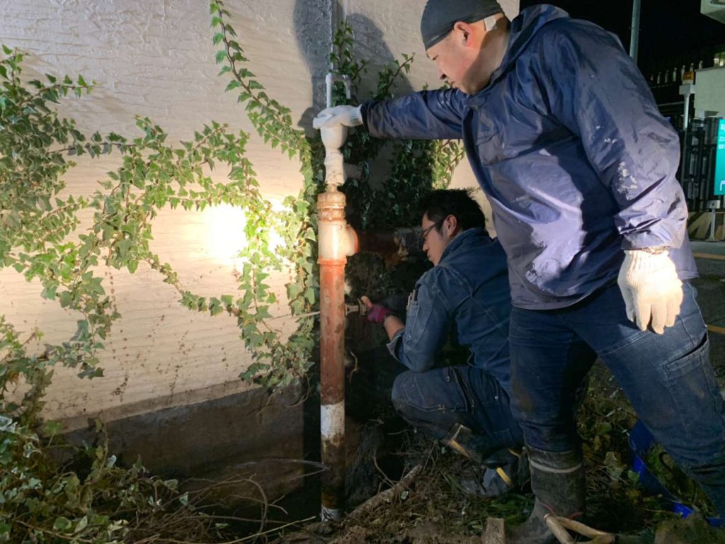 既設配管を切断。