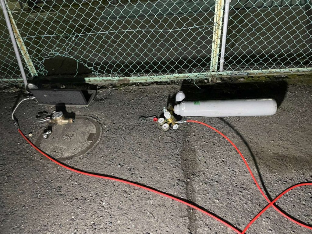 トレーサーガスを注入