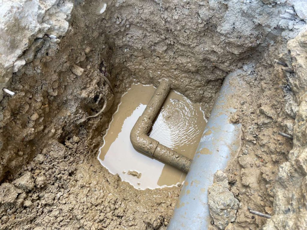 給水管発見