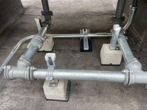 愛知県名古屋市　寒空の屋上で【ドレン配管更新工事】