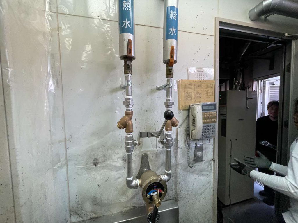 松原市の工場で【ミキシングバルブ更新】&【蒸気配管】