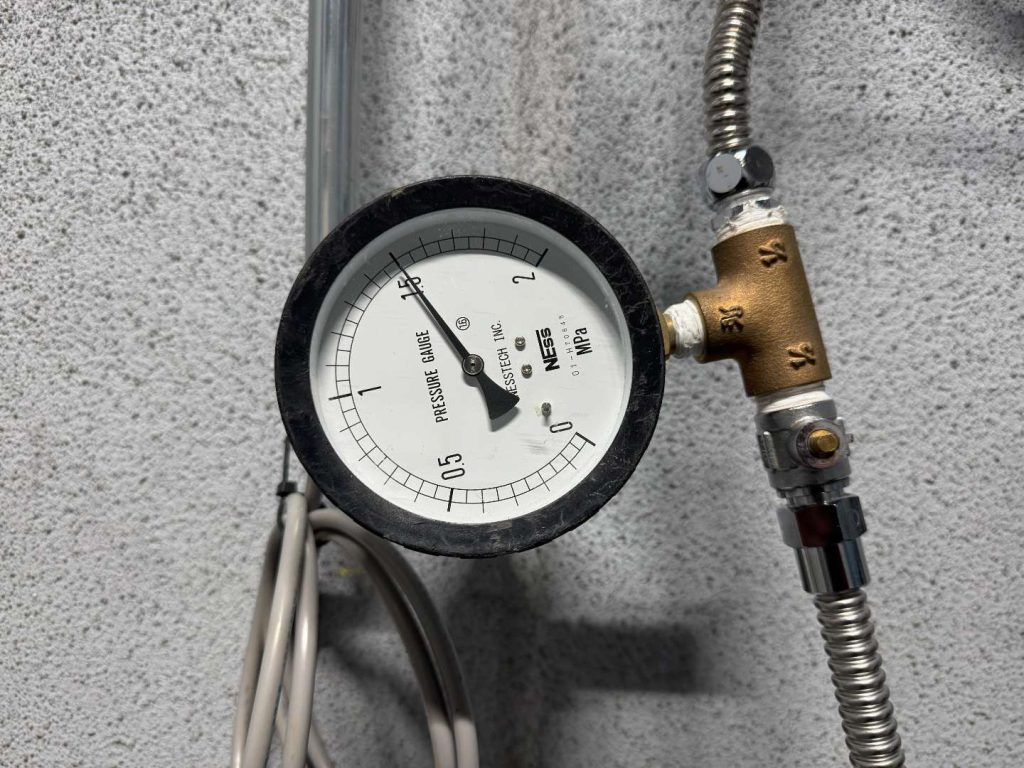 自動車整備工場を支える高圧油圧配管
