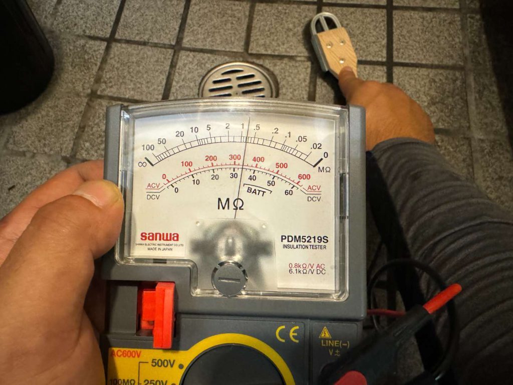 【大阪市内・地下店舗】直しても止まらない天井漏水！「電気式漏水調査」が暴いた意外な真犯人とは？