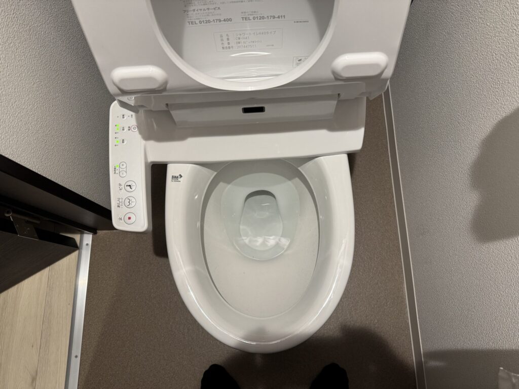 【賃貸マンション】他社が「異常なし」と判断したトイレ詰まりを管内カメラで一発特定！高圧洗浄車で緊急対応した事例