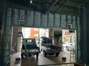 【堺市堺区】ビルの駐車場スペースに「食品保管用倉庫」を新築！空調・建築・配管工事までワンストップで施工した事例