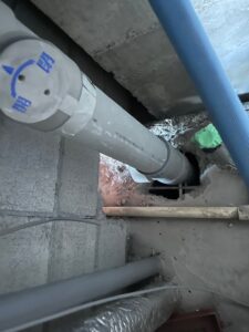【堺市堺区】7階建てテナントビルの鋳鉄管（排水管）を全系統更新！カメラ調査から複雑配管・営業店舗へ配慮した施工事例