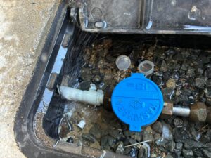 【箕面市】公式LINEへ水漏れのご相談！水道メーターボックス内の溢水を迅速に一時補修対応いたしました